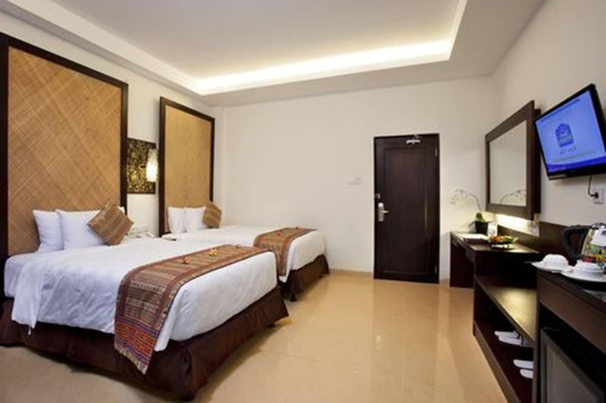Western Kuta 4*