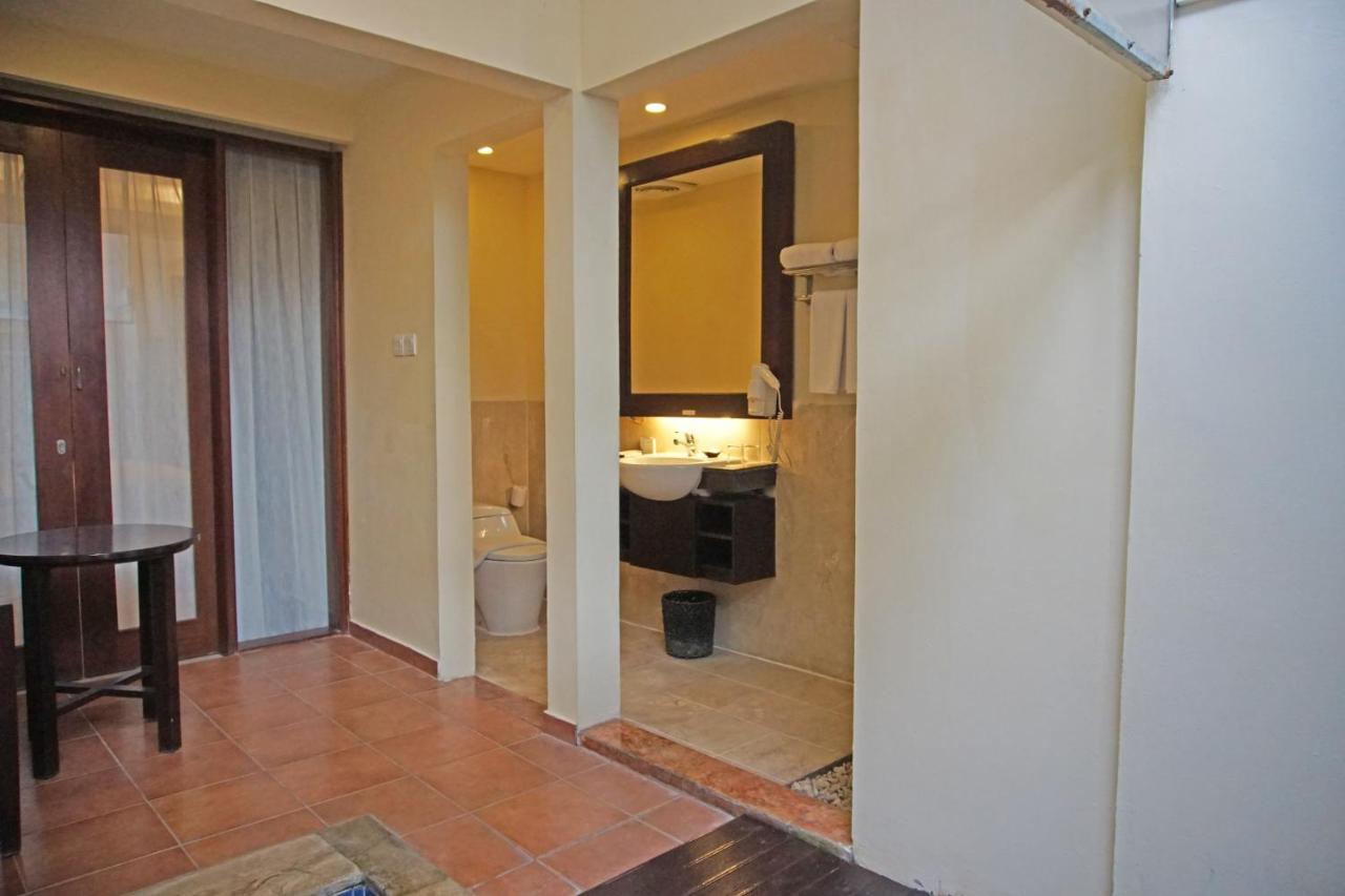 Hotel Western Kuta 4*