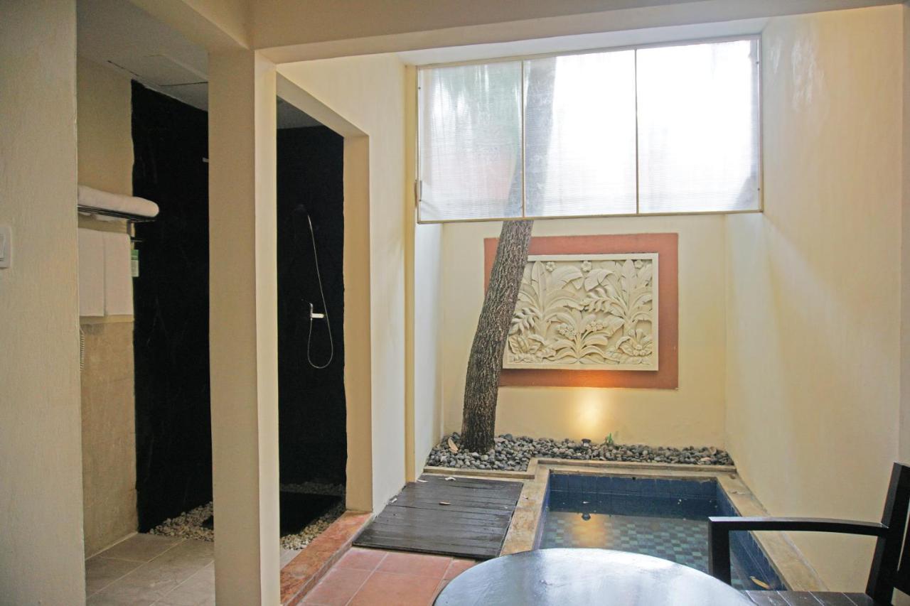 Hotel Western Kuta 4*