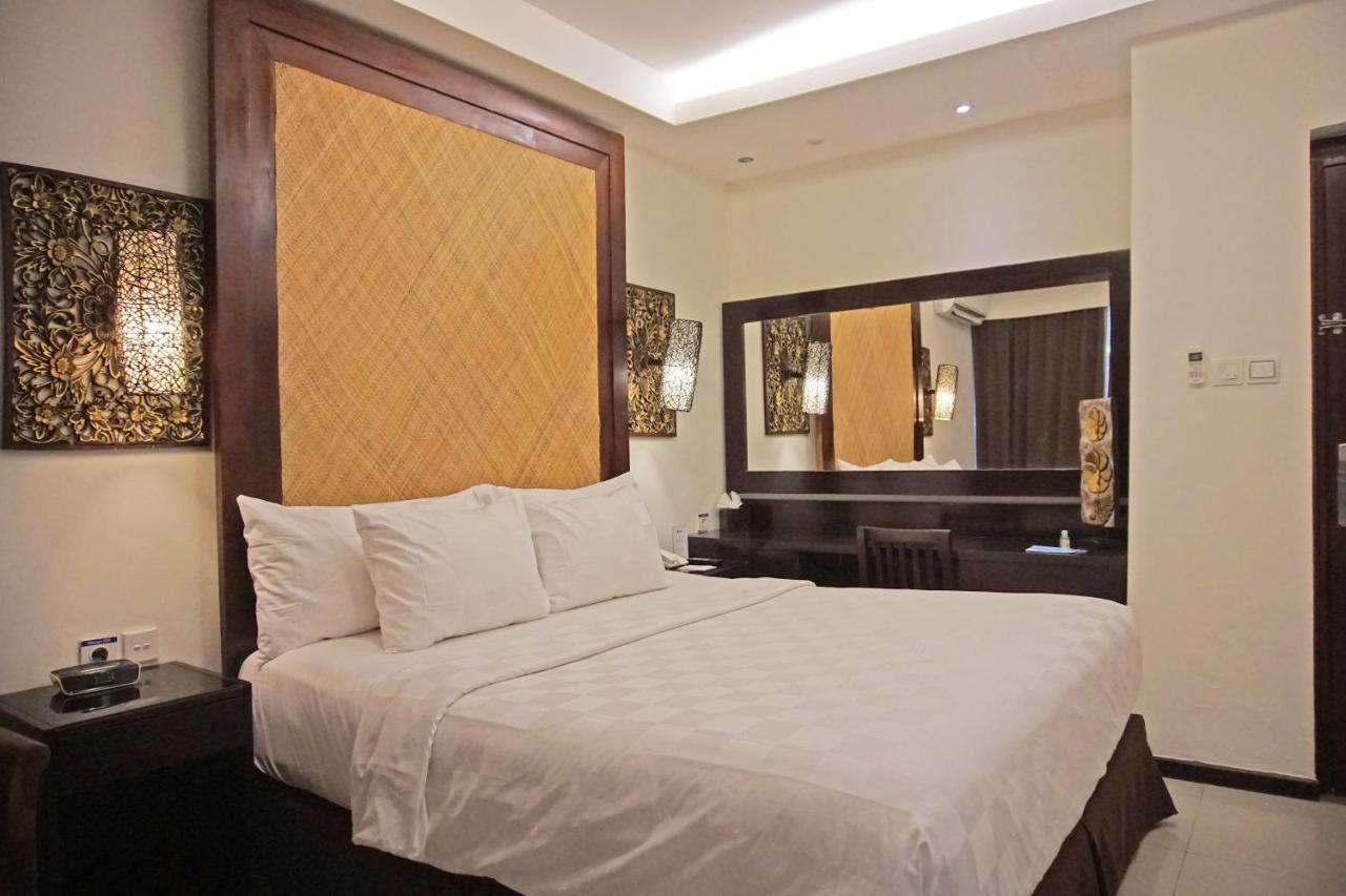 Hotel Western Kuta 4*
