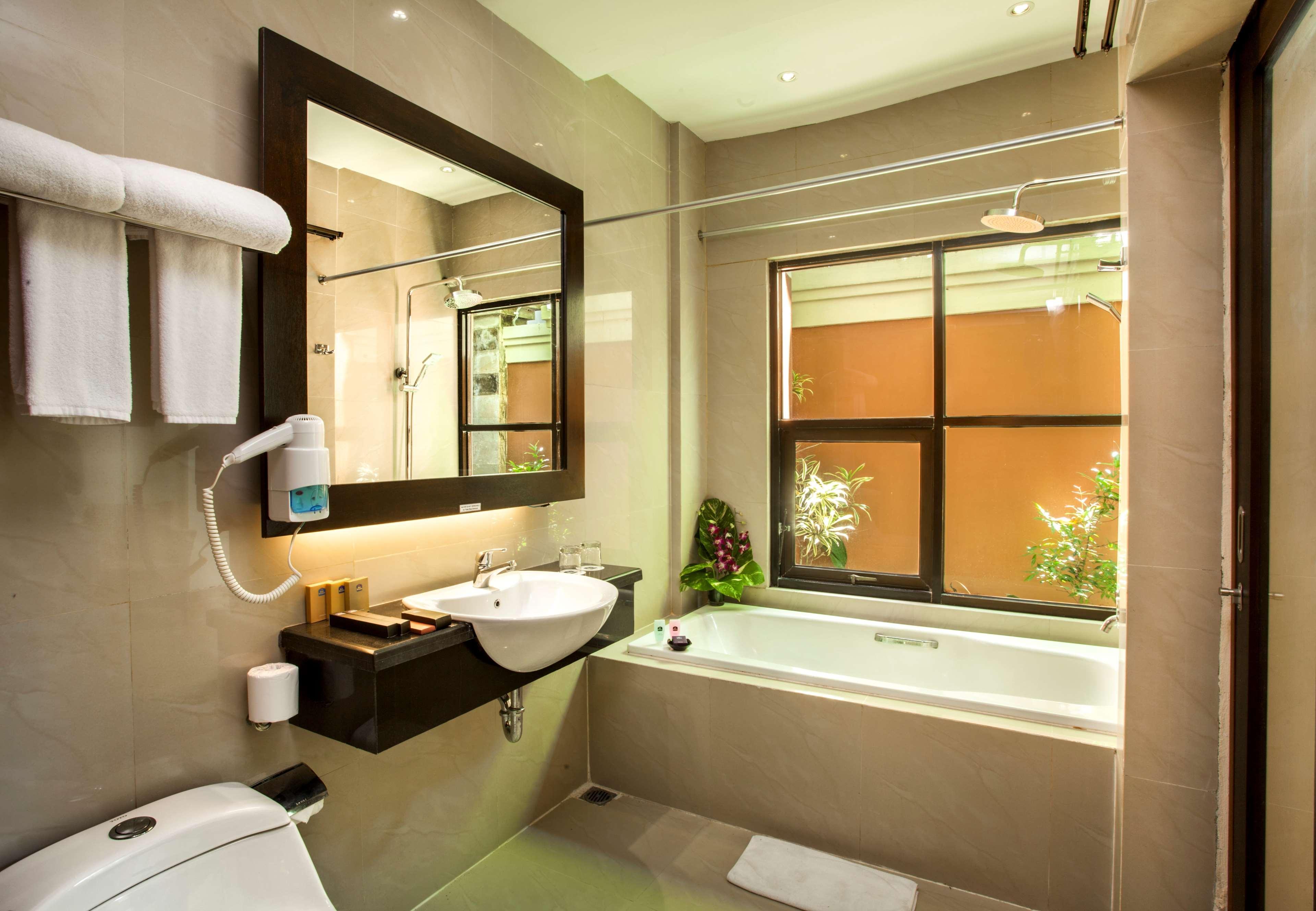 Hotel Western Kuta 4*