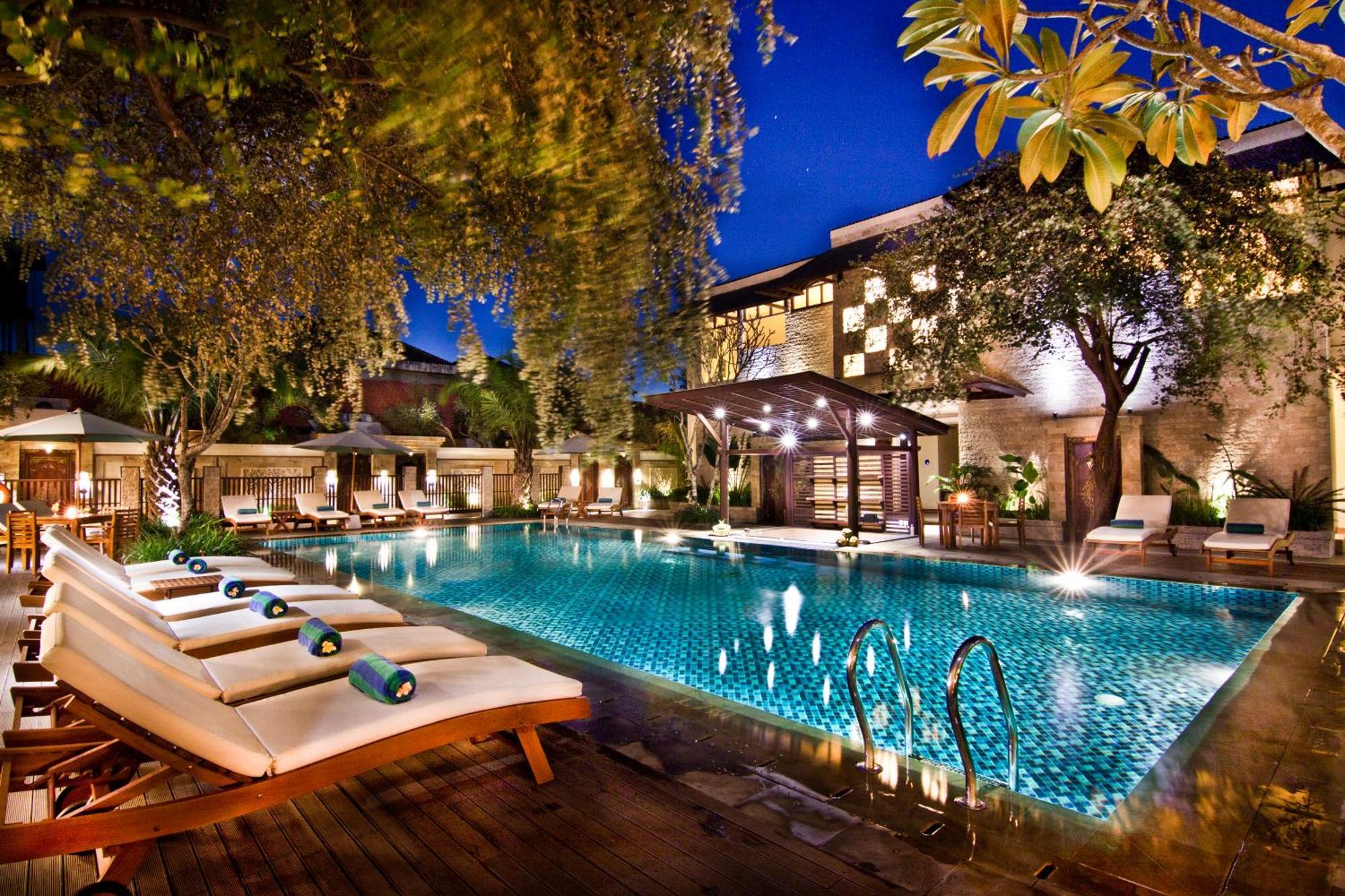 Hotel Western Kuta 4*