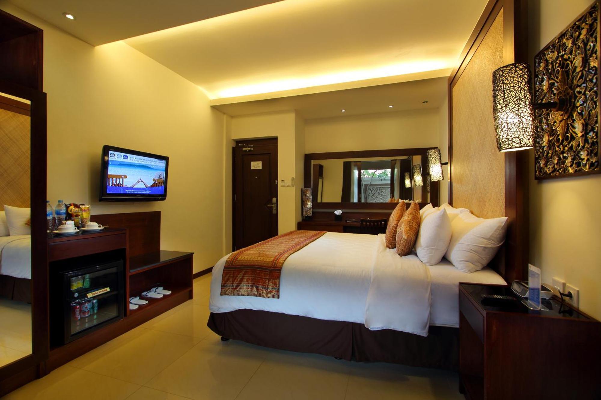 Hotel Western Kuta 4*