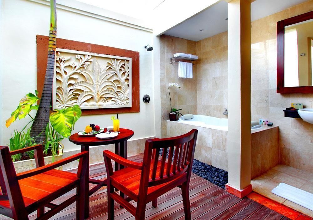 Hotel Western Kuta 4*