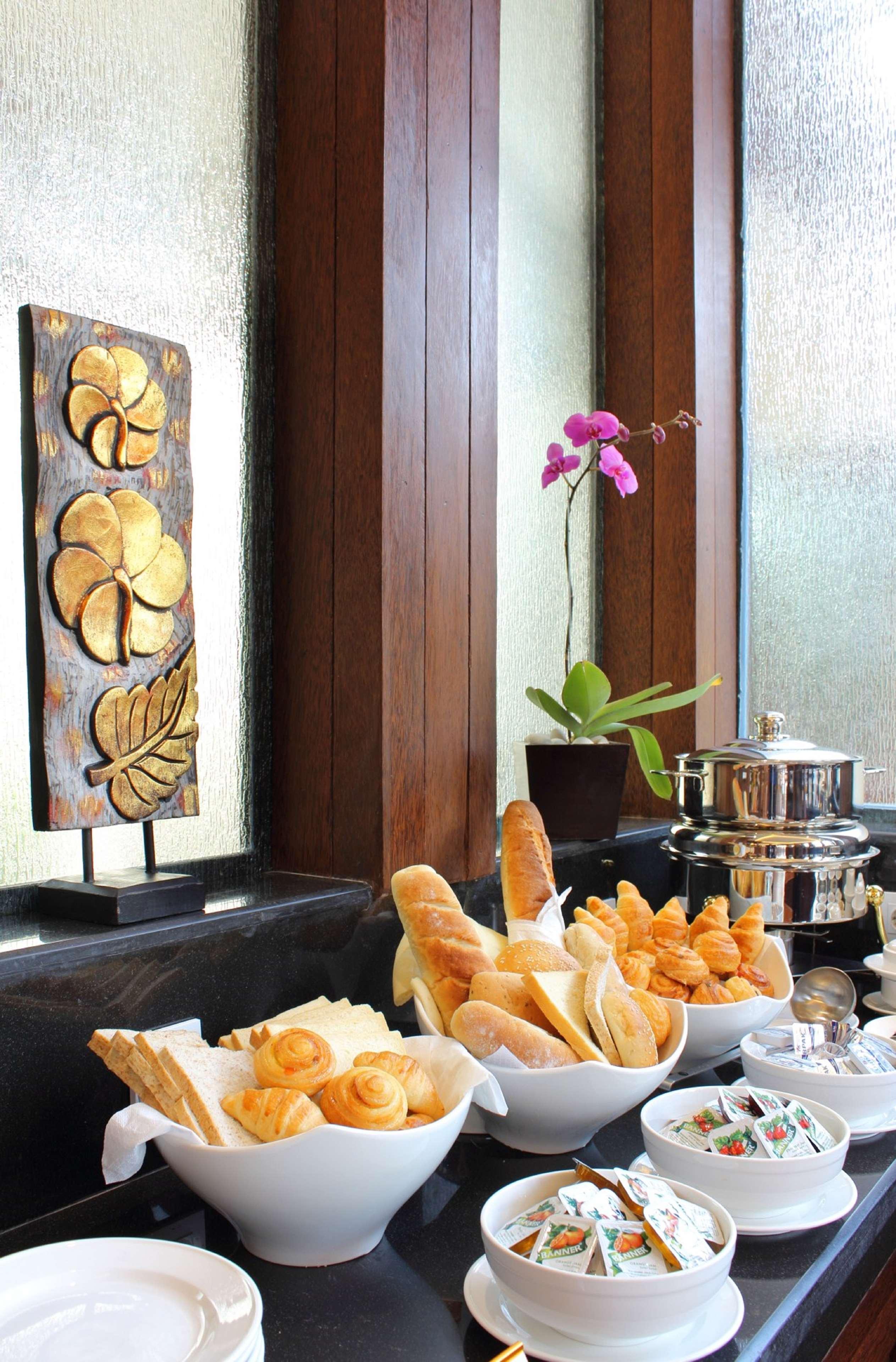 Western Kuta Hotel 4*